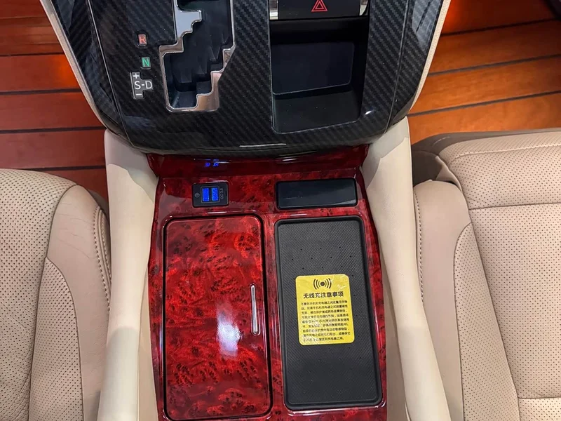 Toyota Alphard — фото 12