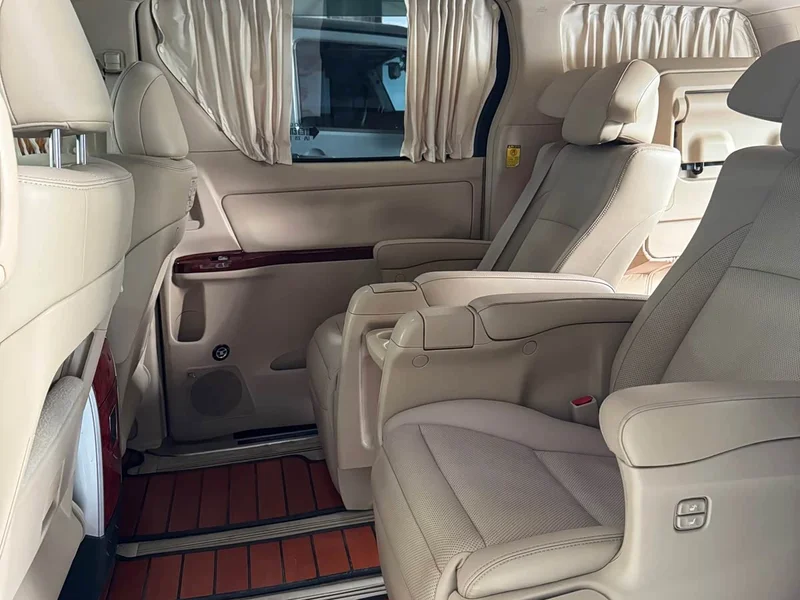 Toyota Alphard — фото 13