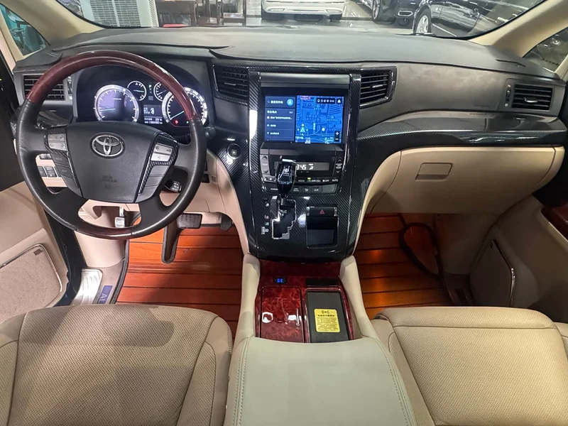 Toyota Alphard — фото 16
