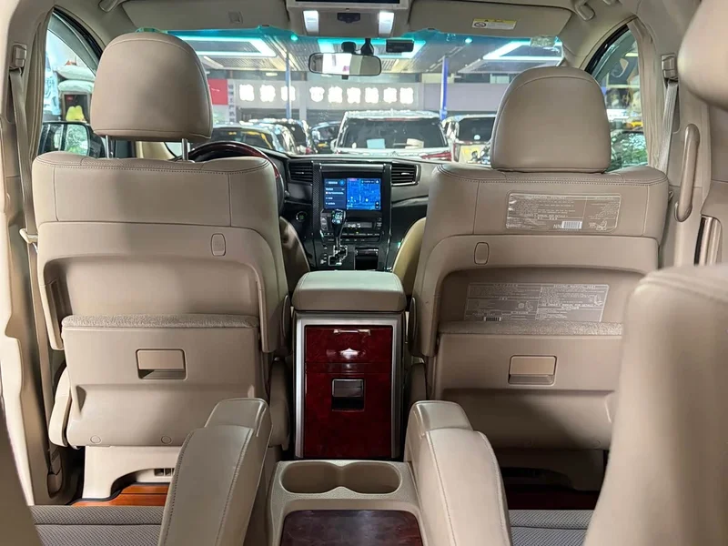 Toyota Alphard — фото 19