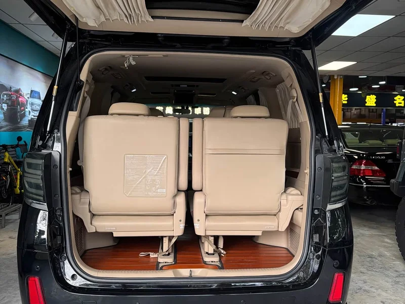 Toyota Alphard — фото 20