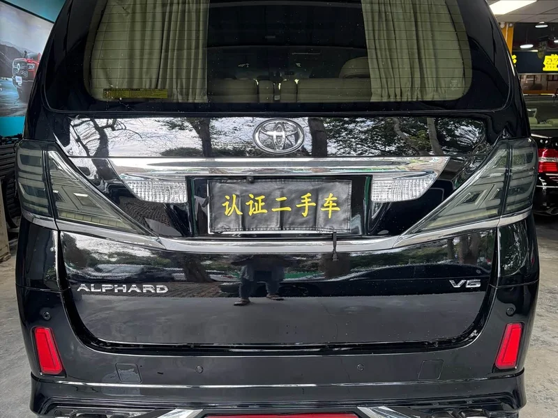 Toyota Alphard — фото 21
