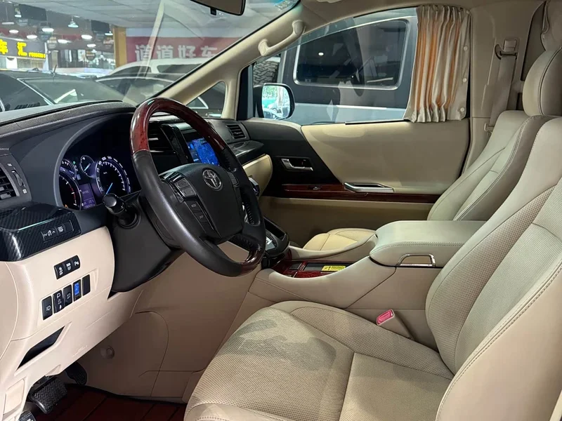 Toyota Alphard — фото 6