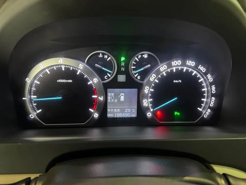Toyota Alphard — фото 10