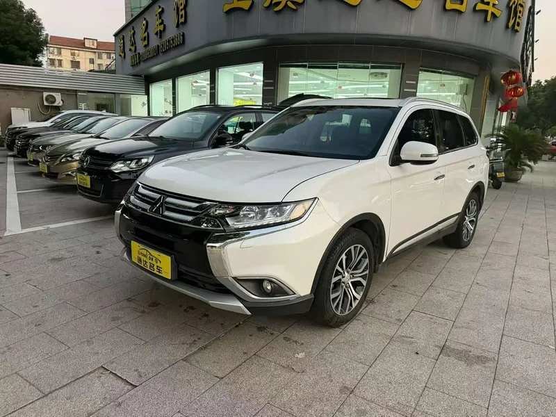 Mitsubishi Outlander — фото 2