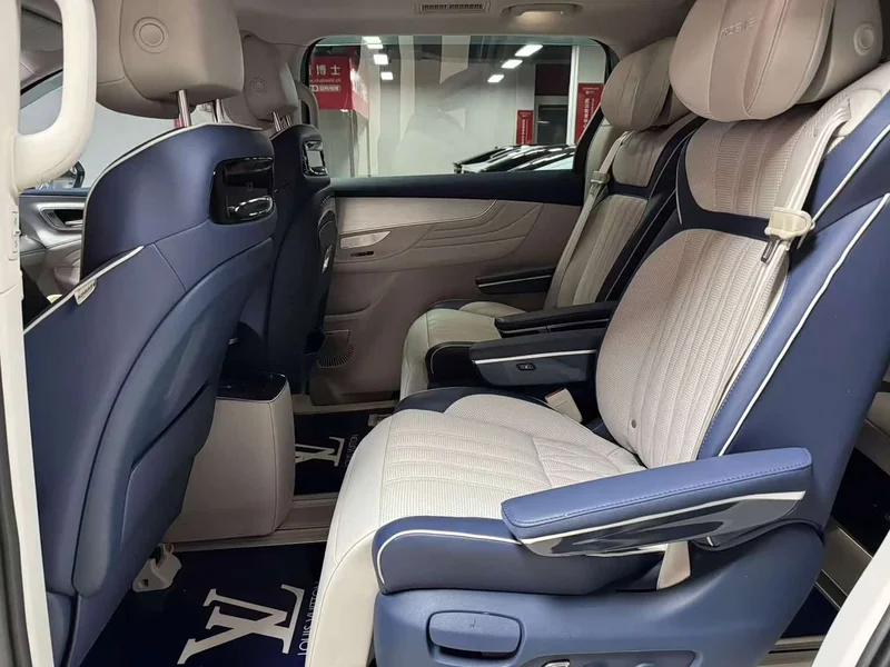 Roewe iMAX8 — фото 8