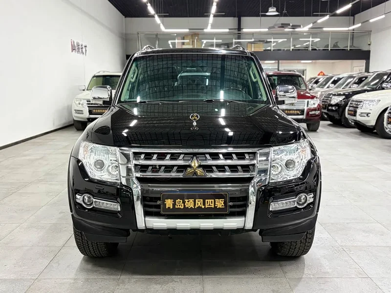 Mitsubishi Pajero (Imported) — фото 1