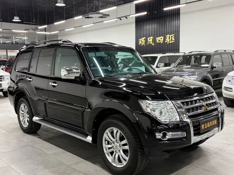 Mitsubishi Pajero (Imported) — фото 6