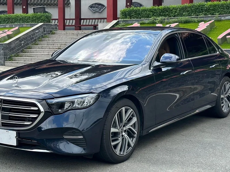 Mercedes-Benz E-Class — фото 1