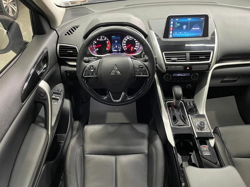 Mitsubishi Eclipse Cross — фото 12