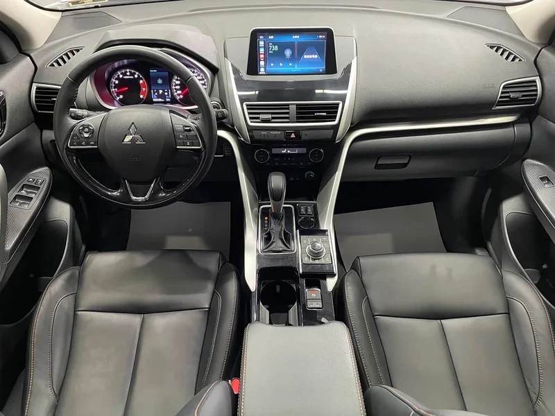 Mitsubishi Eclipse Cross — фото 13