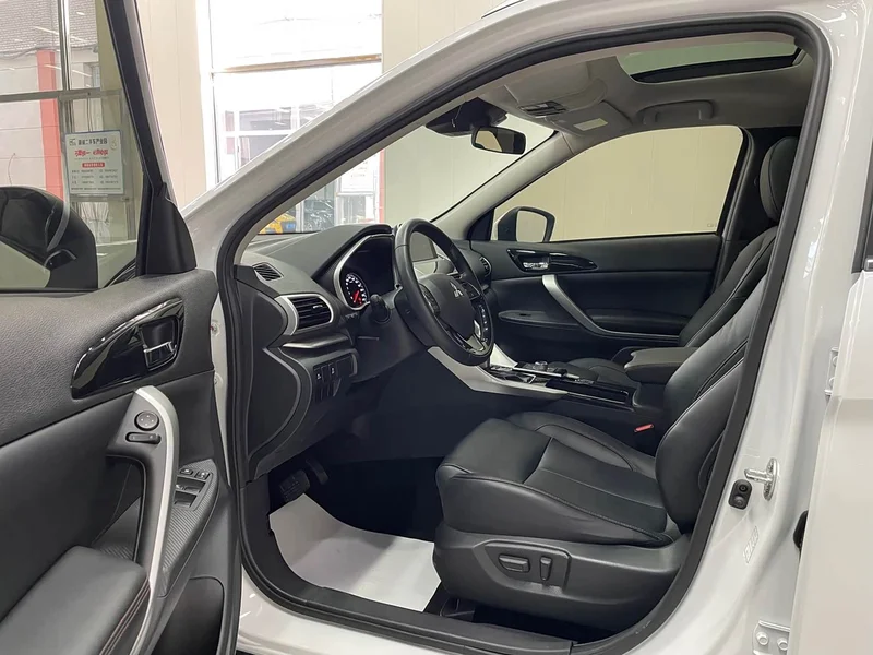 Mitsubishi Eclipse Cross — фото 14