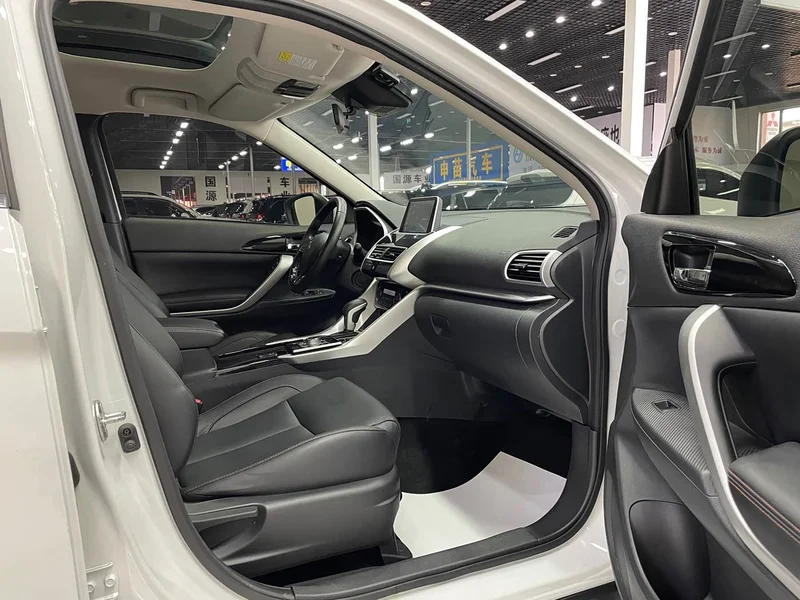 Mitsubishi Eclipse Cross — фото 19