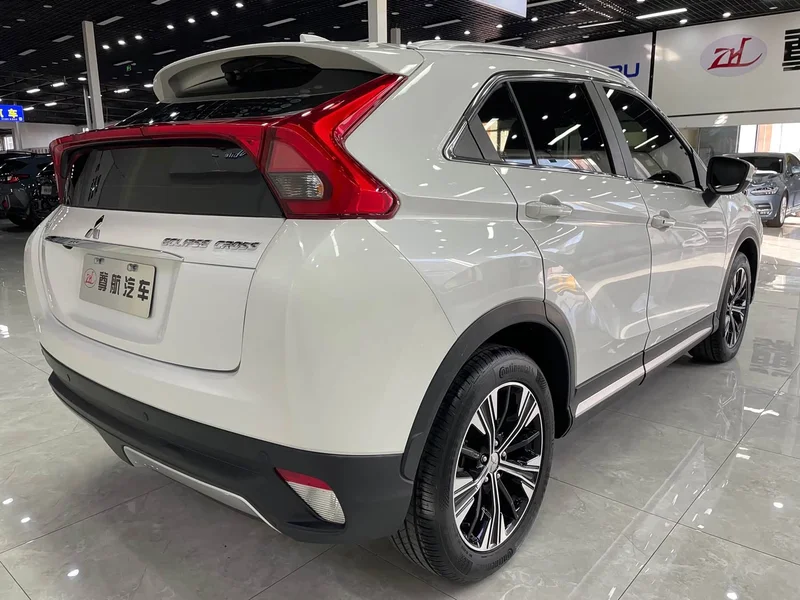 Mitsubishi Eclipse Cross — фото 8