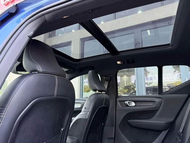 Volvo XC40 — фото 2