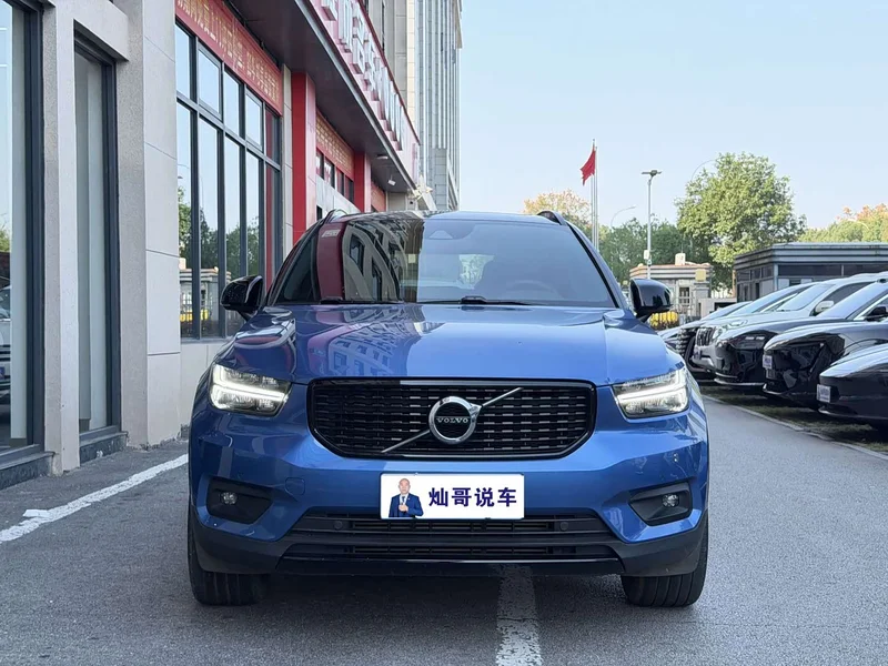 Volvo XC40 — фото 4