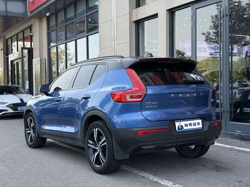 Volvo XC40 — фото 6