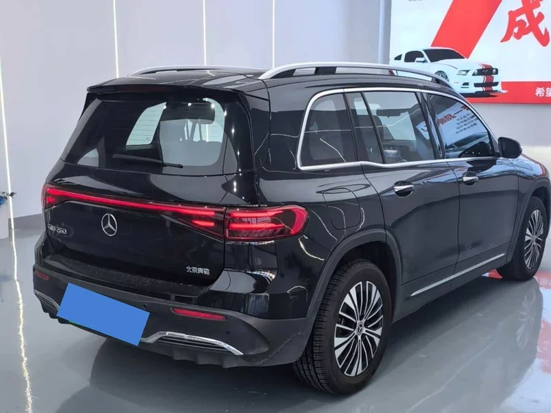 Mercedes-Benz EQB — фото 15