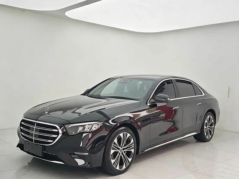 Mercedes-Benz E-Class — фото 1