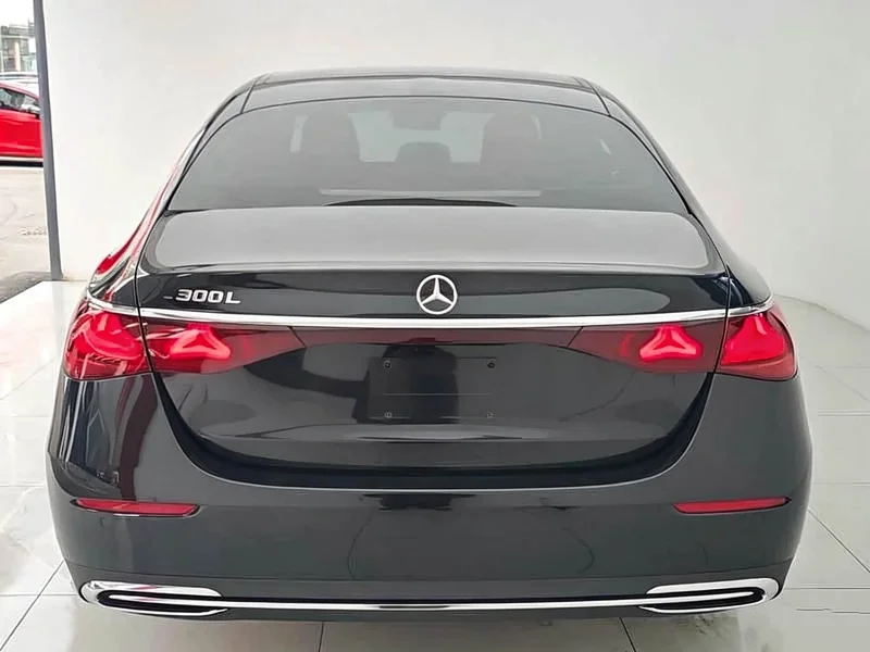 Mercedes-Benz E-Class — фото 17