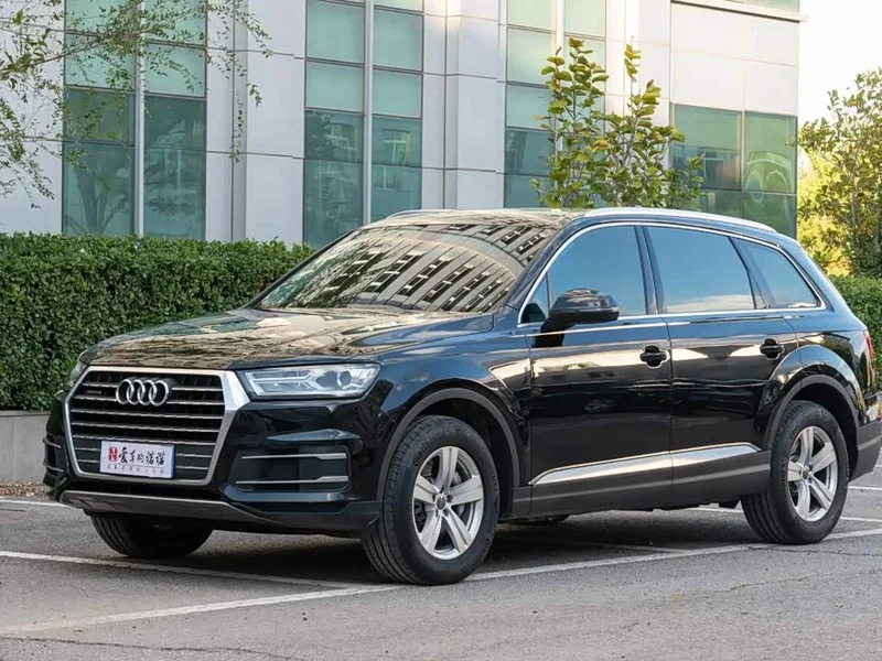 Audi Q7 — фото 1