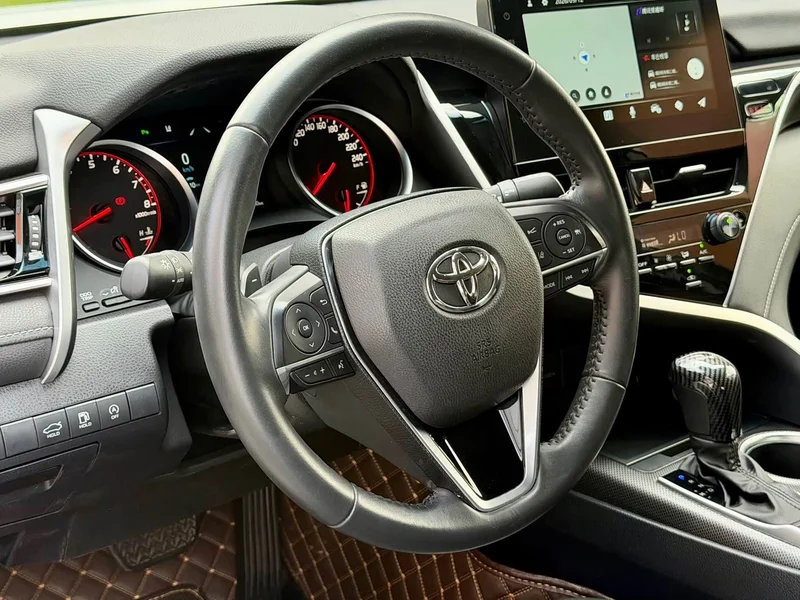 Toyota Camry — фото 11