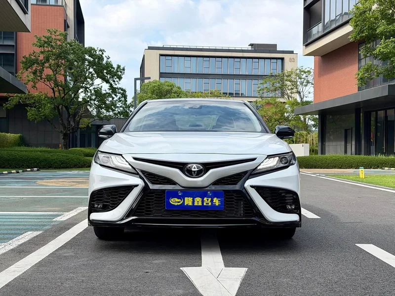 Toyota Camry — фото 2