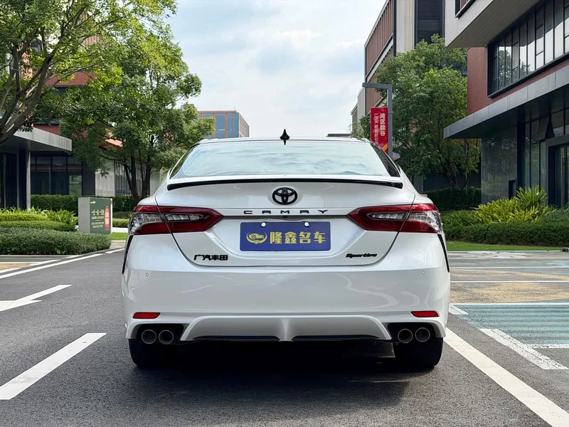 Toyota Camry — фото 6