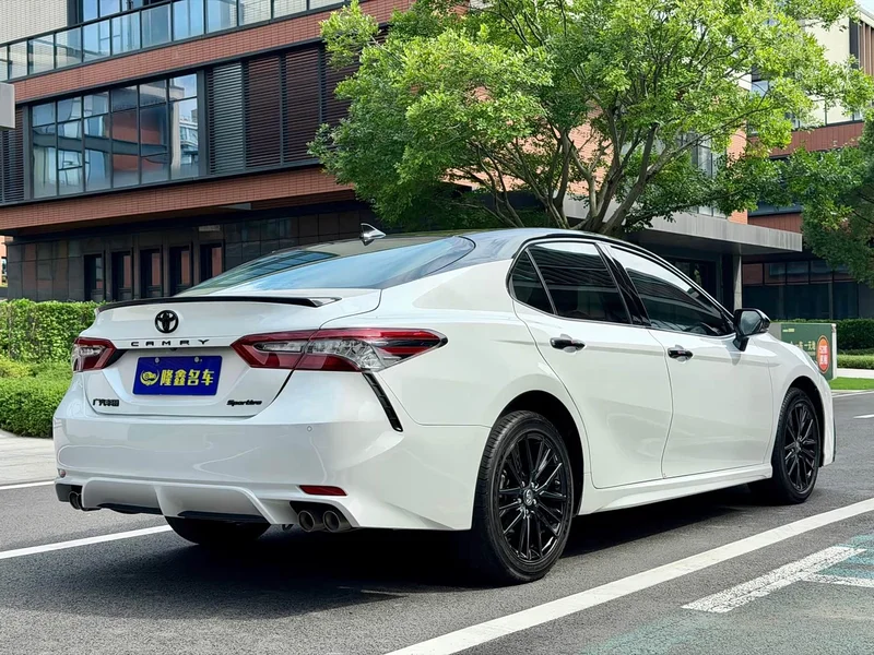 Toyota Camry — фото 7