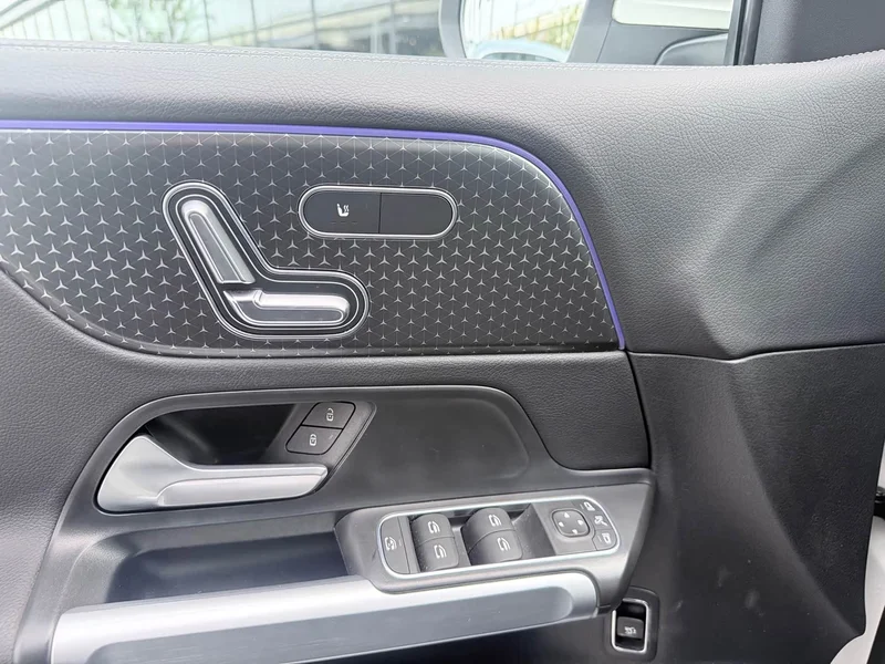 Mercedes-Benz EQB — фото 13