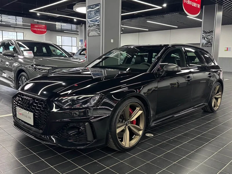Audi RS 4 — фото 1