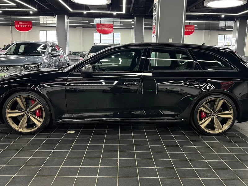 Audi RS 4 — фото 3
