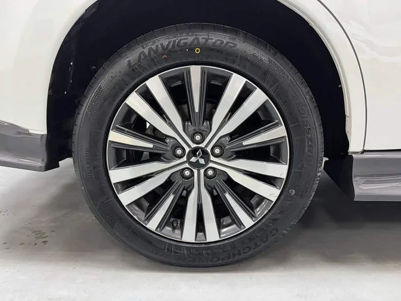 Mitsubishi Outlander — фото 19