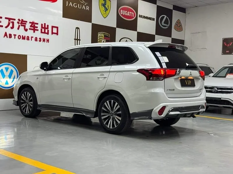 Mitsubishi Outlander — фото 4