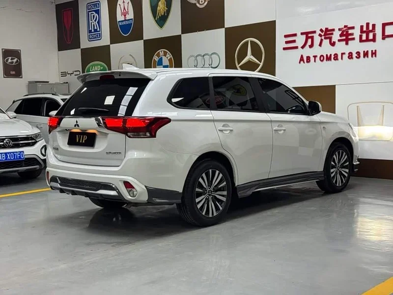 Mitsubishi Outlander — фото 6