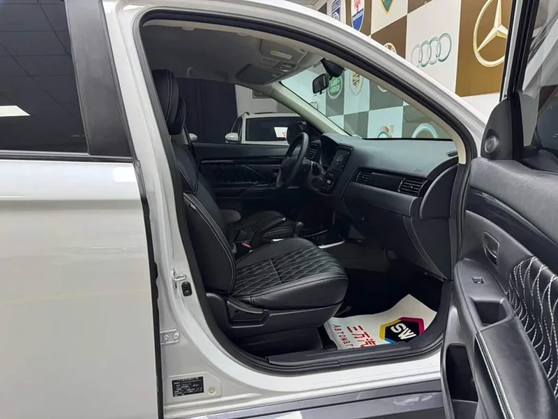 Mitsubishi Outlander — фото 10