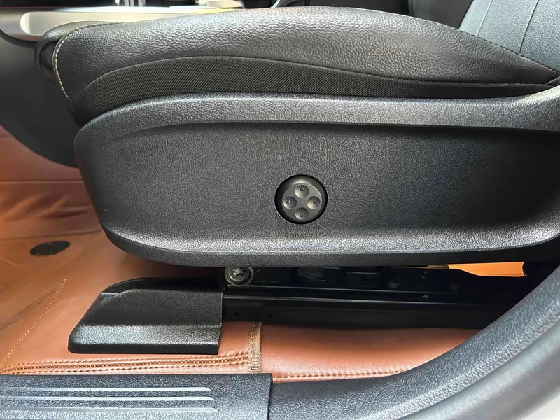 Mercedes-Benz EQB — фото 11