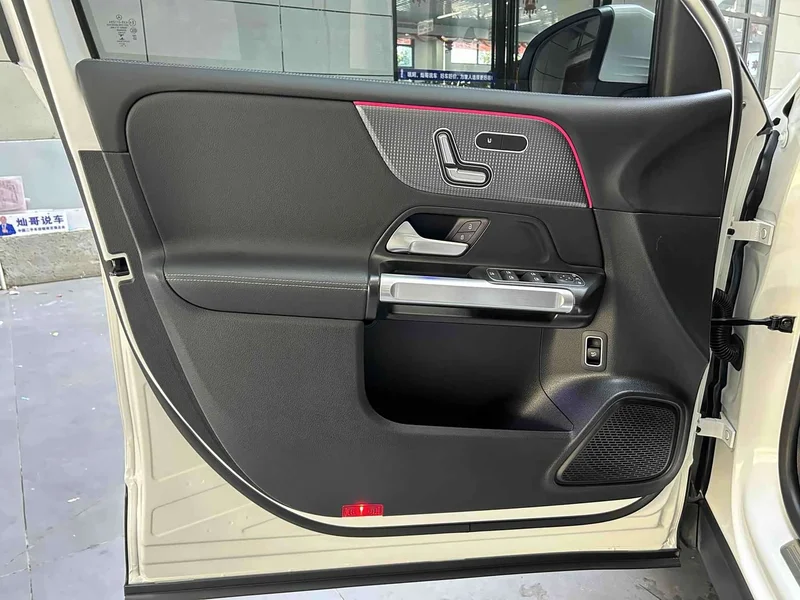 Mercedes-Benz EQB — фото 15