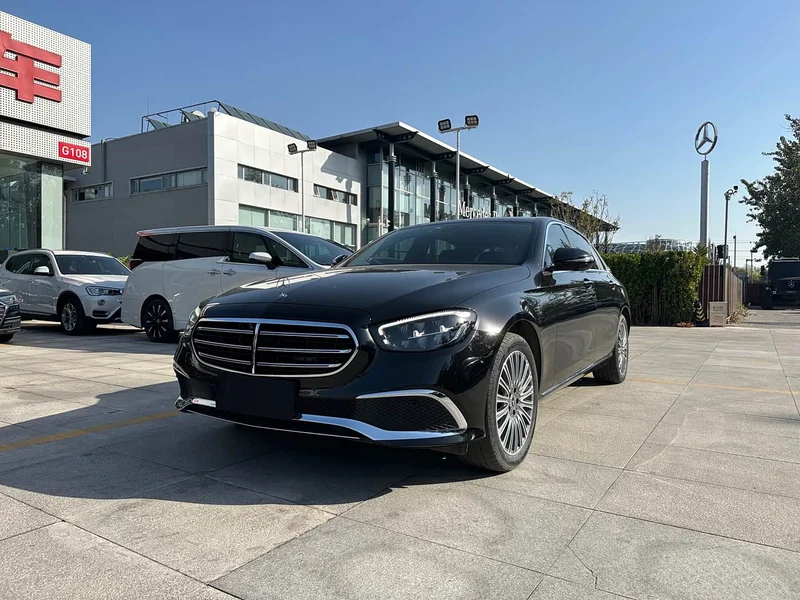 Mercedes-Benz E-Class — фото 1