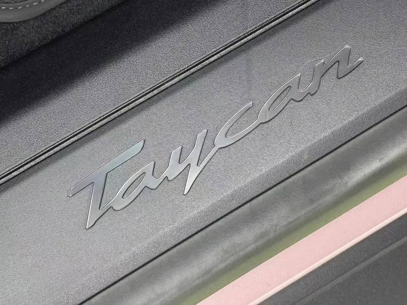 Porsche Taycan — фото 9