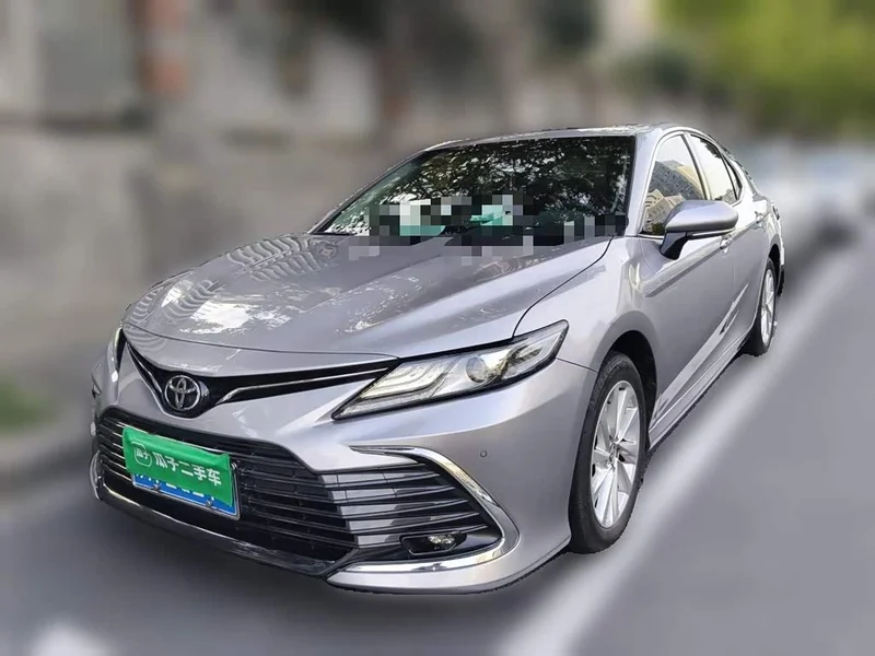 Toyota Camry — фото 1