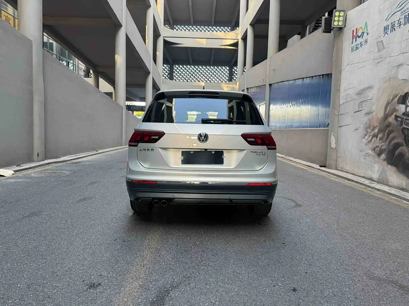 Volkswagen Tiguan L — фото 5