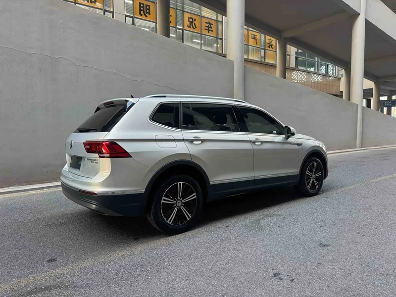 Volkswagen Tiguan L — фото 6