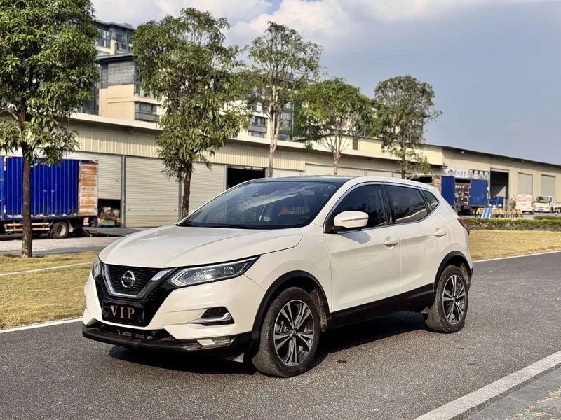 Nissan Qashqai — фото 1
