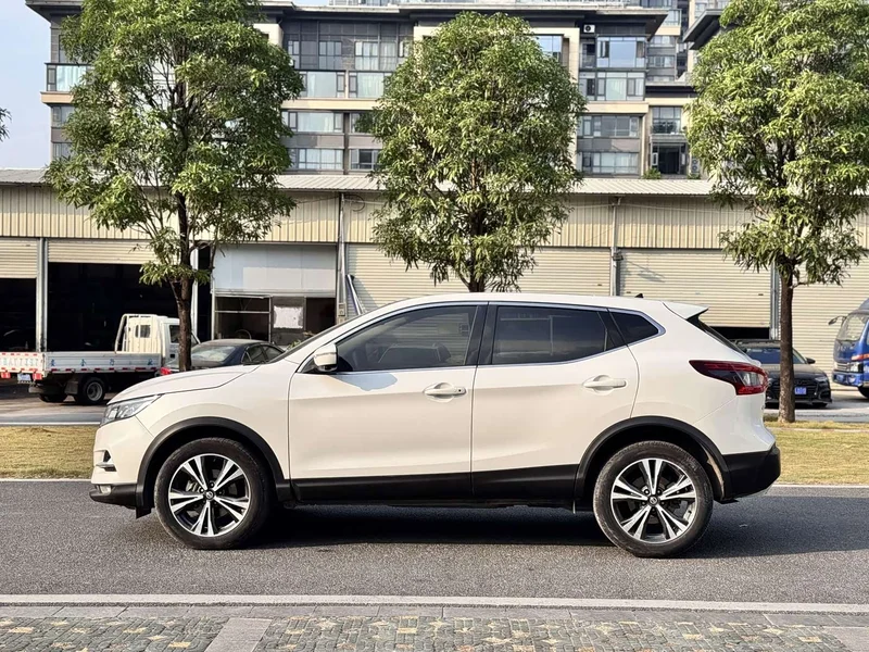 Nissan Qashqai — фото 4