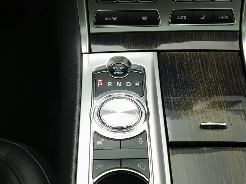 Jaguar XF — фото 13
