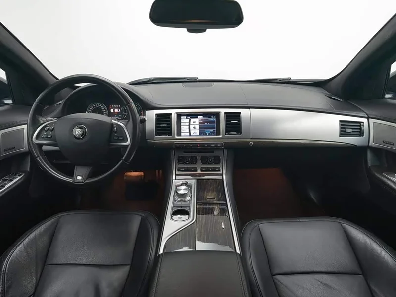 Jaguar XF — фото 5