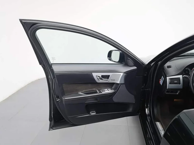 Jaguar XF — фото 8