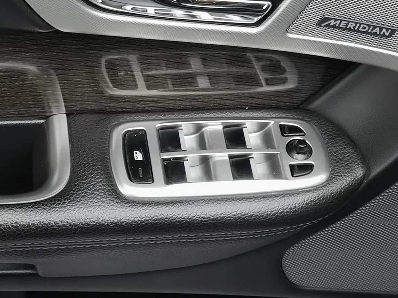 Jaguar XF — фото 9