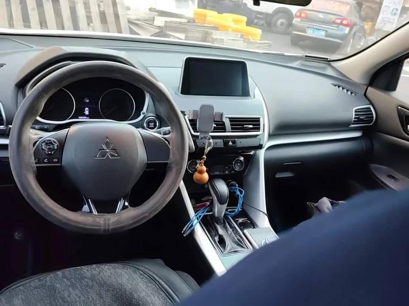 Mitsubishi Eclipse Cross — фото 12